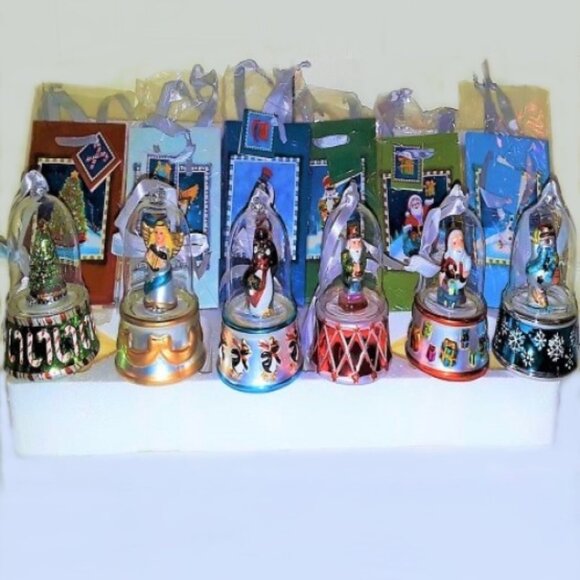 MR. CHRISTMAS VINTAGE SET OF 6 MUSICAL HAND PAINTED DOME BELL ORNAMENTS QVC NWT - Picture 3 of 13